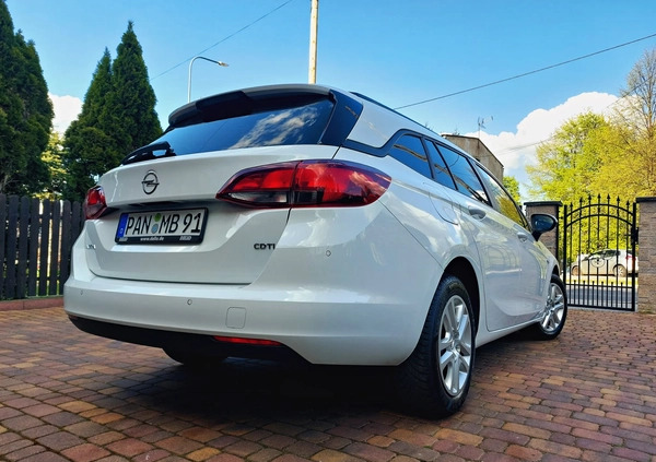Opel Astra cena 35900 przebieg: 197000, rok produkcji 2017 z Zawiercie małe 667